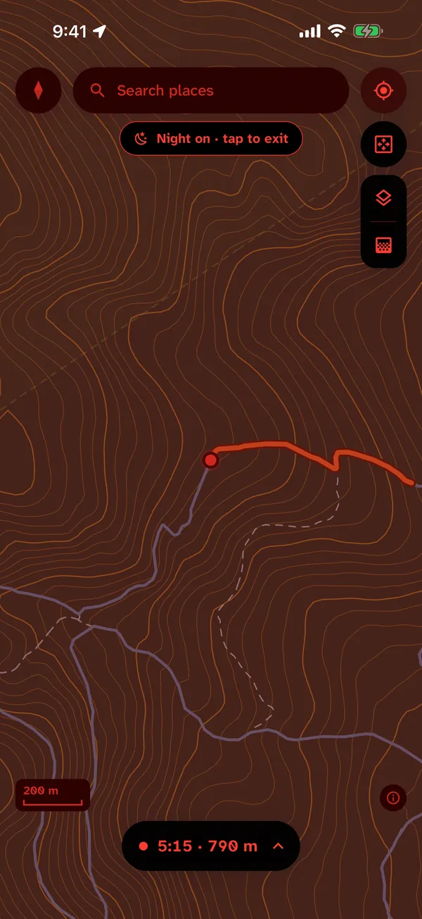 The map in night red mode: dark red contours, the recorded route and a small recording pill showing 5:15 and 790 m